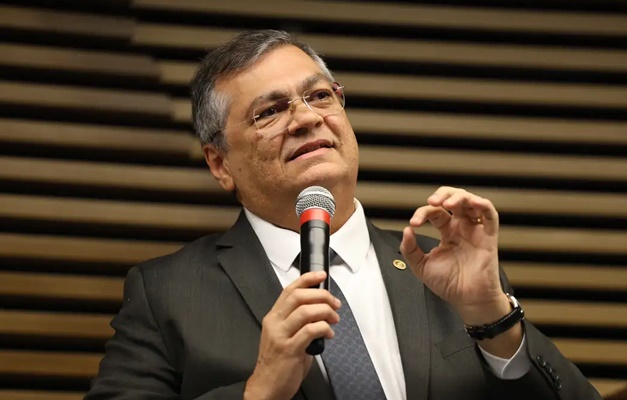 Dino rebate Embaixada dos EUA: não é sua atribuição 'monitorar' ministros do STF