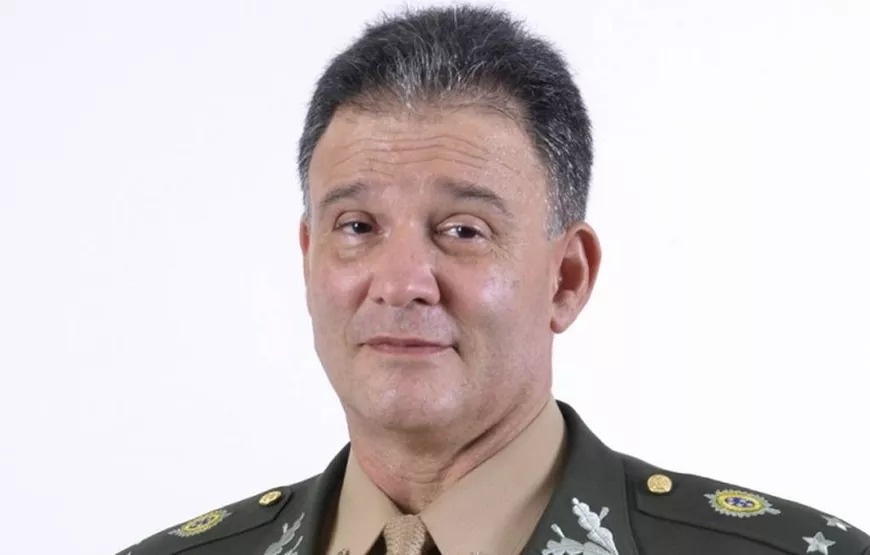 Diretor responsável pelo Enem, Carlos Roberto Pinto, morre de covid-19