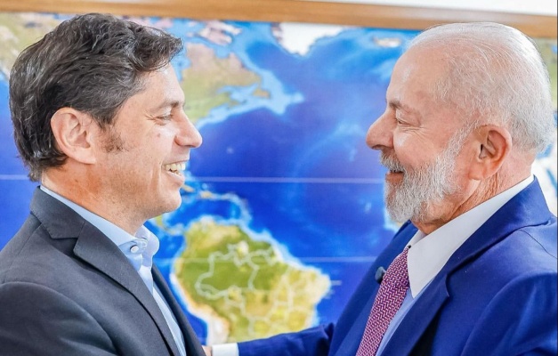 Distante de Milei, Lula recebe governador peronista de Buenos Aires