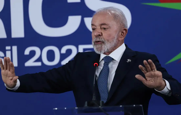 Divergência política sobre IOF é própria da democracia, diz Lula