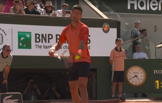 Djokovic vai às quartas em Roland Garros pela 17ª vez e Alcaraz avança