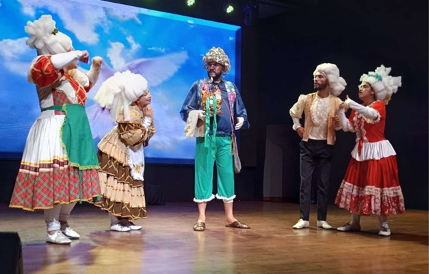 Documentário celebra trajetória do grupo teatral goiano 'Desencanto'