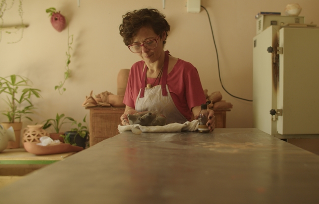 Documentário goiano sobre artesãos ceramistas está disponível no YouTube 