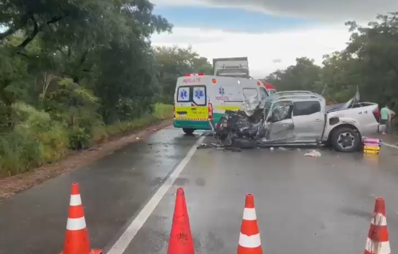 Dois adultos e uma criança morrem em acidente na BR-153, em Porangatu