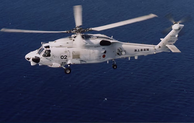 Dois helicópteros da Marinha do Japão caem no oceano e deixam um morto e sete desaparecidos