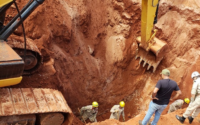 Dois operários morrem soterrados em obra da Saneago em Goiânia