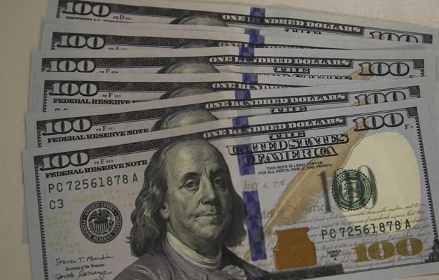 Dólar atinge menor valor em oito meses com conversa de Trump e Jinping