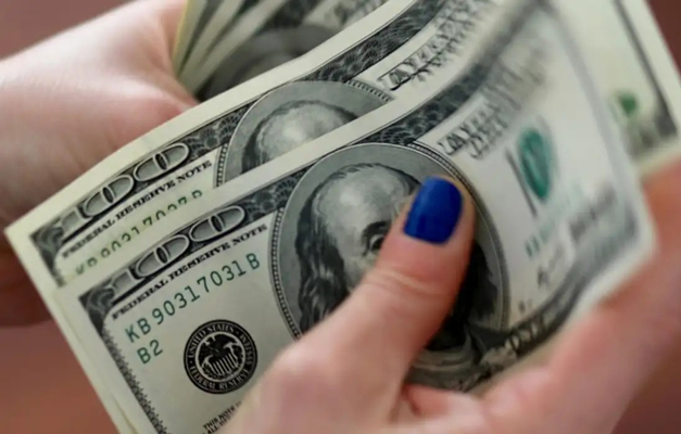 Dólar cai para R$ 5,42 e fecha no menor valor desde agosto do ano passado