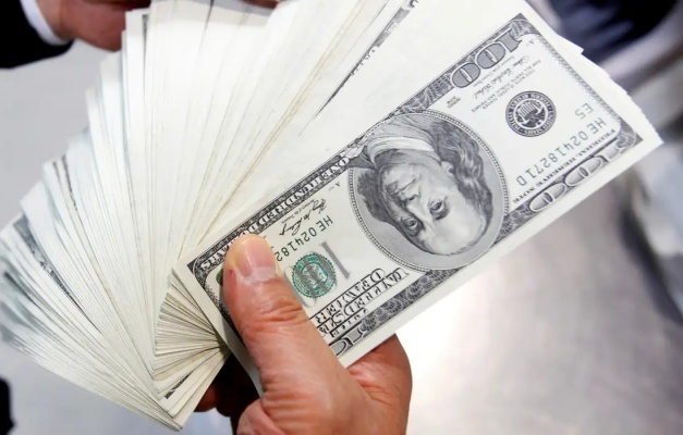 Dólar cai para R$ 5,54 com dados de desemprego nos EUA