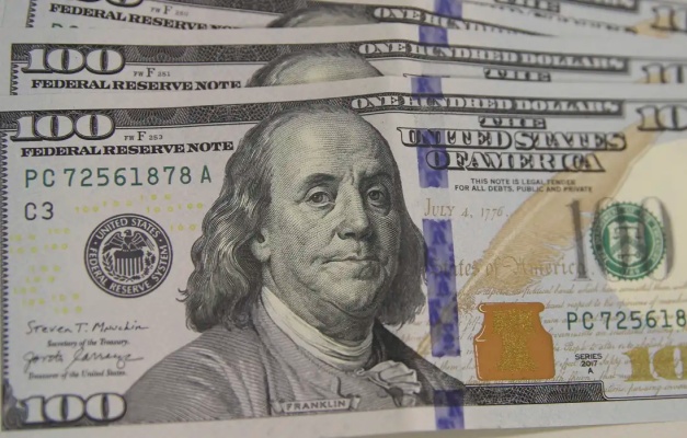 Dólar fecha dia em alta de 0,25% com ruído político, mas cai 1,97% na semana