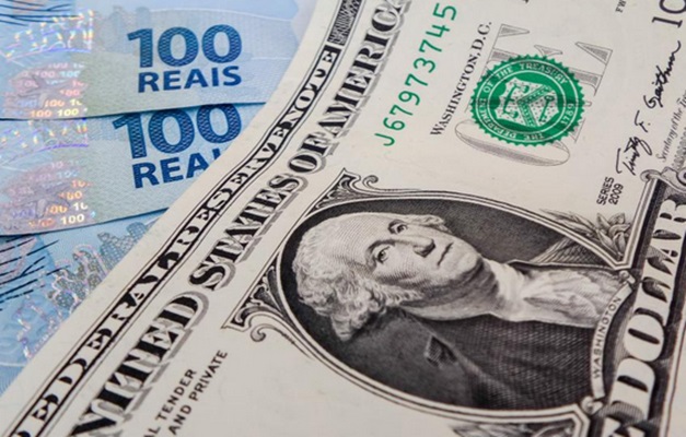 Dólar já chega a R$ 4 em casas de câmbio 