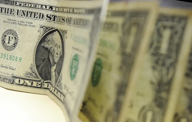 Dólar sobe com incerteza comercial, mas permanece abaixo de R$ 5,40