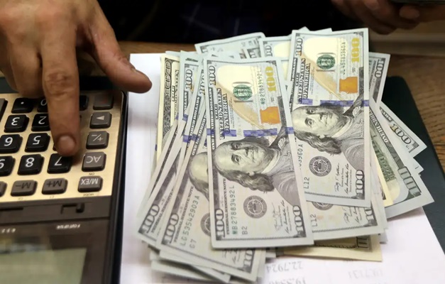 Dólar sobe para R$ 5,68 com anúncio de acordo entre EUA e China