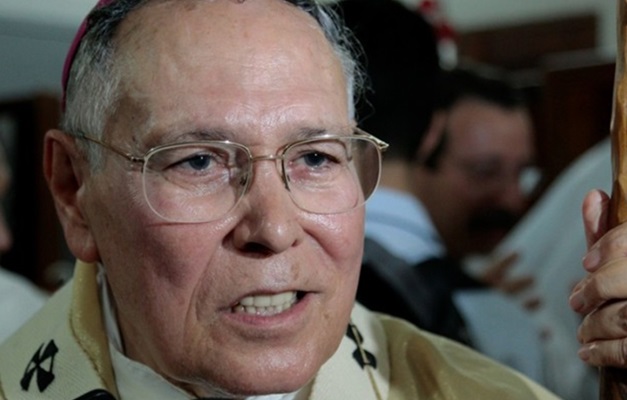 Dom Washington Cruz sobrevoa Grande Goiânia para abençoar a região