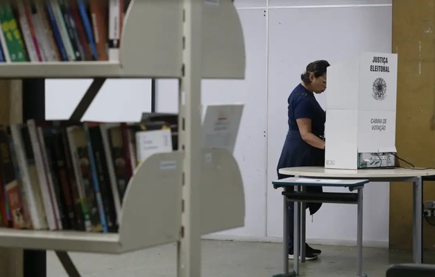 Domingo de eleições: três candidatos são conduzidos a delegacias