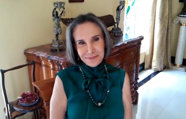 Dona Florinda cria canal no YouTube e relembra personagens antigos