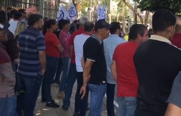 Donos de pitdogs protestam contra possível anulação de licenças em Goiânia