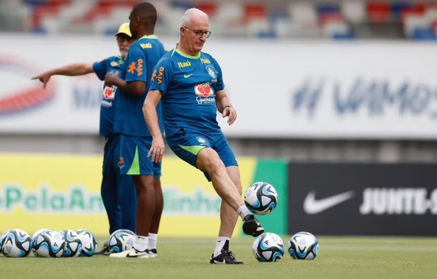 Dorival comanda 1º treino da seleção e inicia preparação para duelo com a Venezuela em Belém