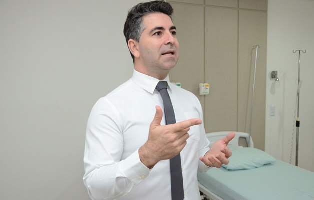 Dr. Urias Carrijo: "Lipoaspiração a laser tem pós-operatório em 3 dias"