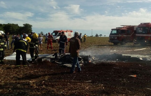 Duas pessoas morrem em queda de aeronave em Jataí (GO)