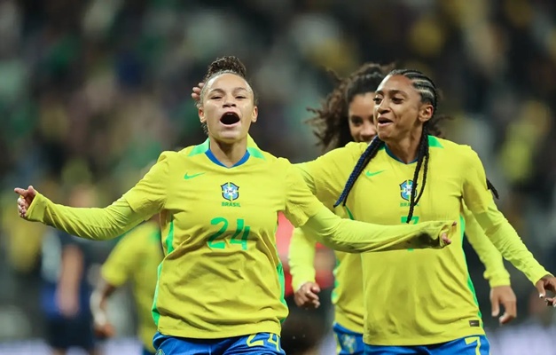 Dudinha brilha e seleção feminina derrota Japão em São Paulo