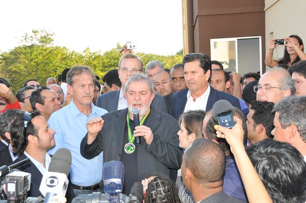 Lula visita condomínio em Aparecida