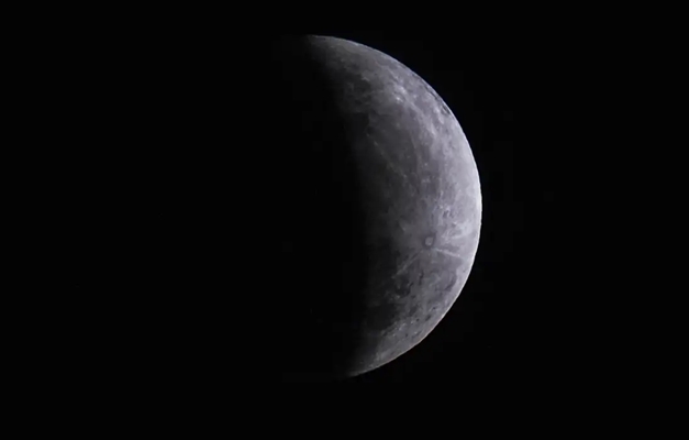 Eclipse parcial da Lua e 'cometa do século': veja calendário de próximos fenômenos astronômicos