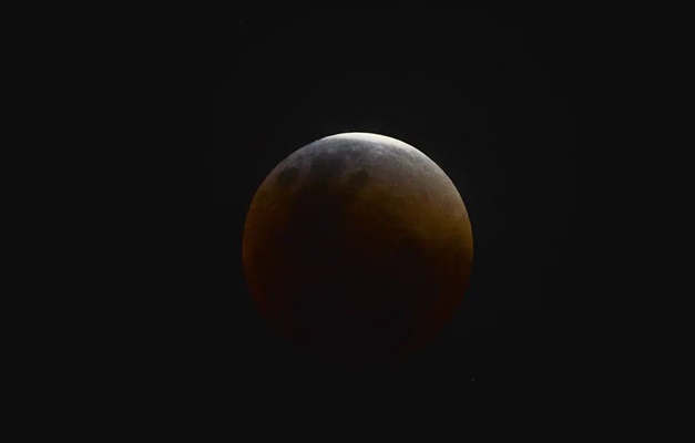 Eclipse parcial da Lua será visível em todo o Brasil nesta terça-feira (17)