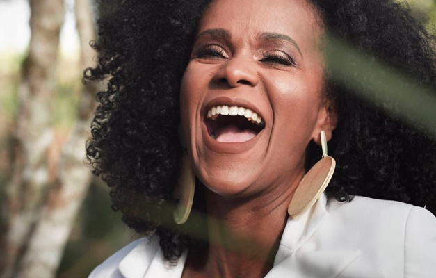 Educadora Loide Oliveira lança cartilha de letramento racial em Anápolis