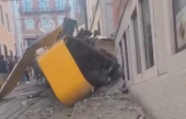 Elevador da Glória, atração turística de Lisboa, descarrila e deixa 15 mortos