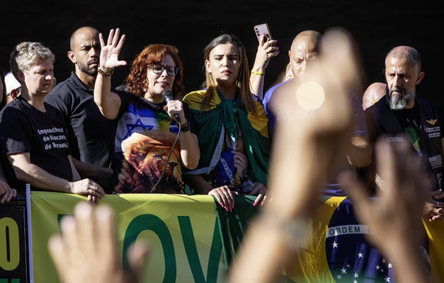 Em ato na Paulista, bolsonaristas pedem impeachment de Lula e Moraes