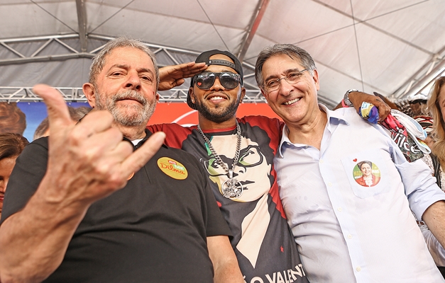 Em BH, Lula dispara críticas a Aécio Neves e FHC