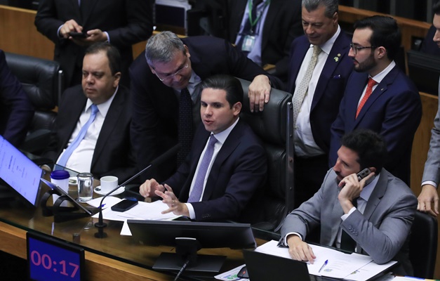 Em derrota para o governo, Câmara retira MP alternativa ao IOF da pauta por 251 votos a 193