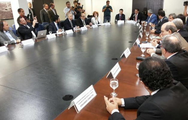 Em encontro, Marconi apresenta a Kassab projeto 'Goiás sem Lixão'