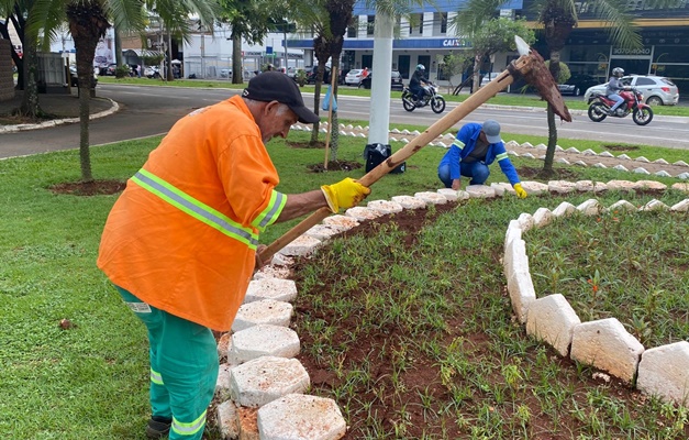 Em Goiânia, 20 praças públicas recebem novo paisagismo e ações de manutenção