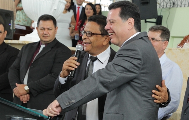 Em Minaçu, Marconi Perillo volta a receber apoio da Assembleia de Deus