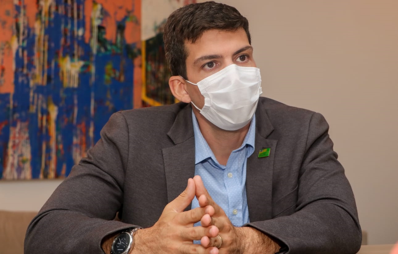 Em novo livro, Pedro Sales sugere saídas para o pluripartidarismo no País