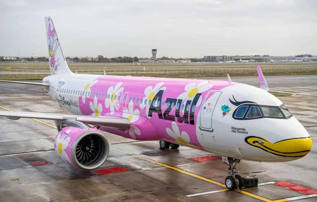 Em parceria com a Disney, aeronave Margarida, da Azul, aterrissa em Goiânia