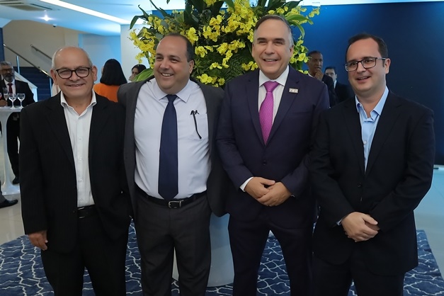 Em solenidade, Fieg reconhece personalidades com Ordem do Mérito Industrial