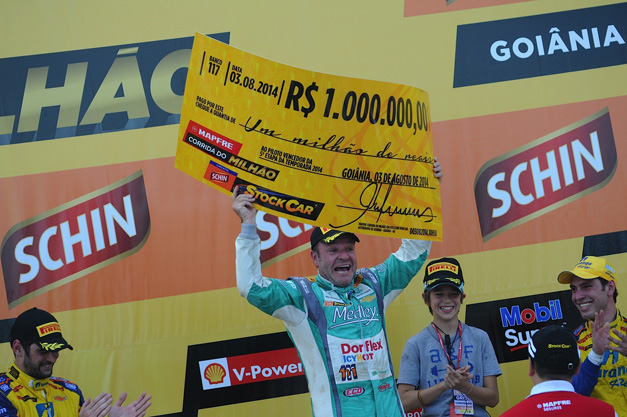 Em sua 1ª vitória na Stock Car, Rubinho fatura Corrida do Milhão em Goiânia