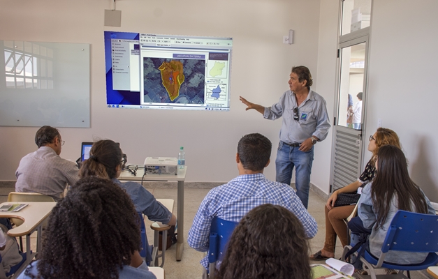 Emater leva inovação e serviços para Agro Centro Oeste Familiar, em Ceres 