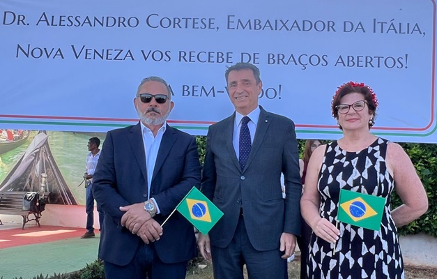 Embaixador da Itália destaca Nova Veneza como guardiã da cultura do país 