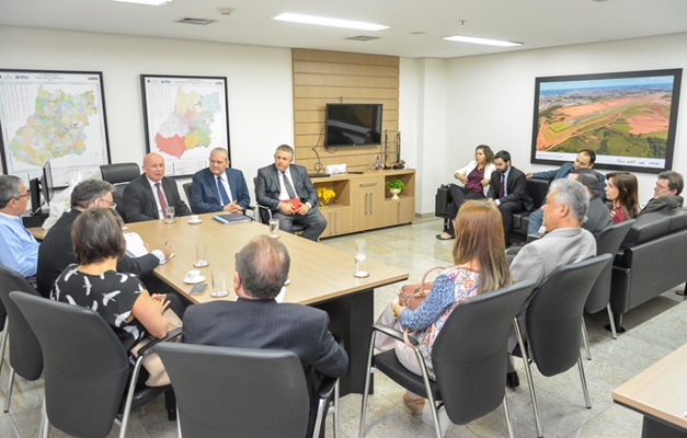 Embaixador de Belarus discute futuras parcerias com Goiás