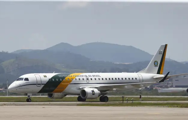 Embraer descarta demissões no Brasil e negocia tarifa zero nos EUA