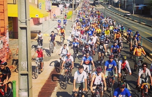 Passeio ciclístico reúne mais de 4 mil pessoas em Goiânia