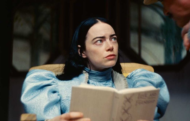 Emma Stone vence o Oscar de Melhor Atriz por ‘Pobres Criaturas’