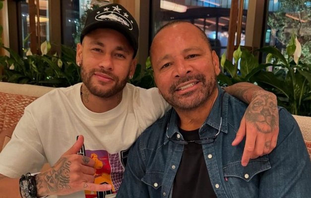 Empresa de Neymar pai prepara anúncio oficial da compra da marca Pelé