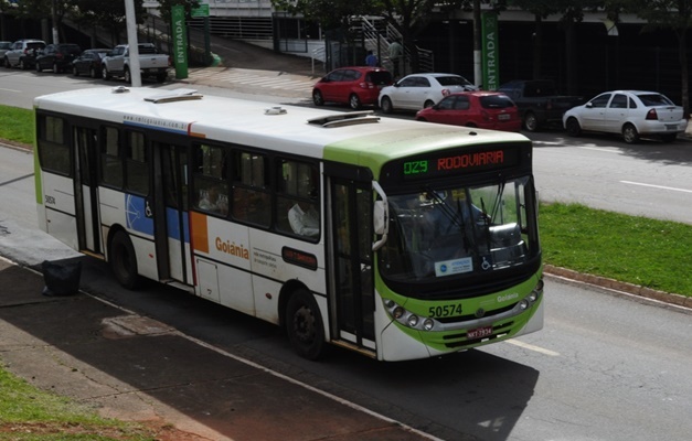 Empresa de transportes oferece 66 vagas de emprego em Goiânia