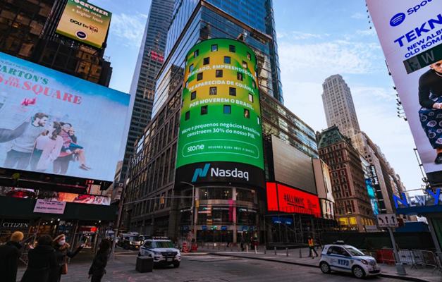 Empresa homenageia 12 cidades goianas em telão na Times Square