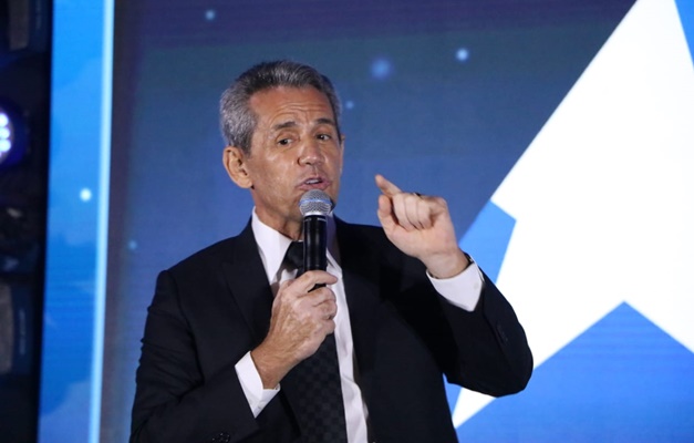 Empresário Zé Garrote é empossado na presidência da Adial em Goiânia